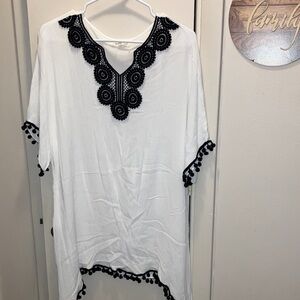 Indigo Soul White Crepe Top With Black Crochet Accents Pom Pom Trim XL